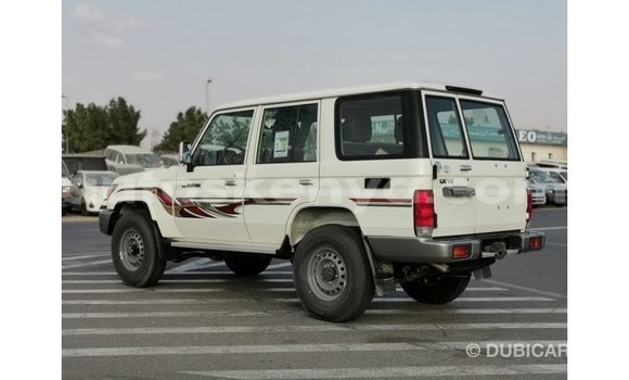 Buy Import Toyota Land Cruiser White Car in Import - Dubai in Central Kenya Buy Import Toyota Land Cruiser White Car in Import - Dubai in Central Kenya