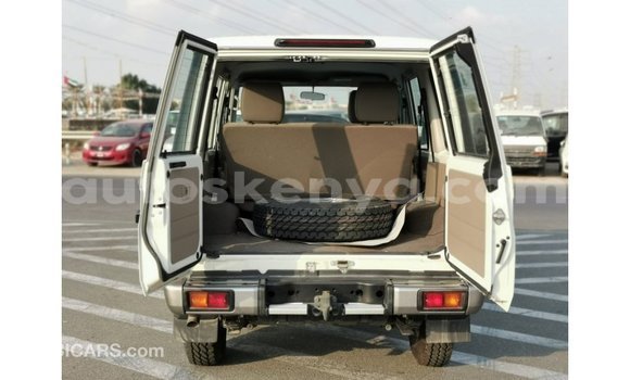 Buy Import Toyota Land Cruiser White Car in Import - Dubai in Central Kenya Buy Import Toyota Land Cruiser White Car in Import - Dubai in Central Kenya