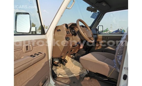 Buy Import Toyota Land Cruiser White Car in Import - Dubai in Central Kenya Buy Import Toyota Land Cruiser White Car in Import - Dubai in Central Kenya