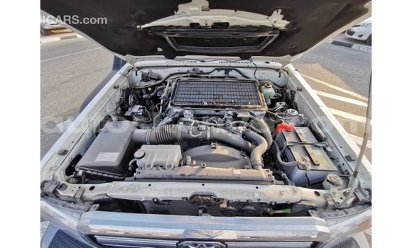 Buy Import Toyota Land Cruiser White Car in Import - Dubai in Central Kenya Buy Import Toyota Land Cruiser White Car in Import - Dubai in Central Kenya