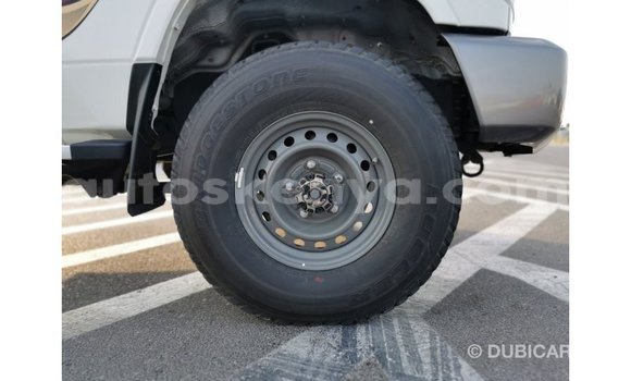 Buy Import Toyota Land Cruiser White Car in Import - Dubai in Central Kenya Buy Import Toyota Land Cruiser White Car in Import - Dubai in Central Kenya