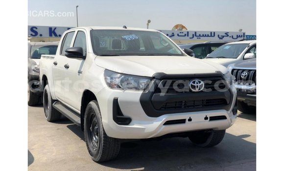 Imported Toyota Hilux White Makiinaa iti Import - Dubai keessatti Central Kenya keessatti Imported Toyota Hilux White Makiinaa iti Import - Dubai keessatti Central Kenya keessatti