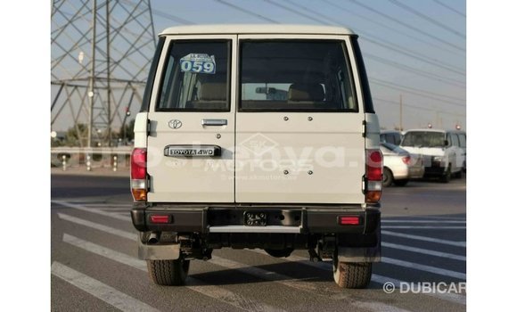 Nunua Imported Toyota Land Cruiser Nyeupe Gari ndani ya Import - Dubai nchini Kati Kenya Nunua Imported Toyota Land Cruiser Nyeupe Gari ndani ya Import - Dubai nchini Kati Kenya