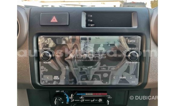 Nunua Imported Toyota Land Cruiser Nyeupe Gari ndani ya Import - Dubai nchini Kati Kenya Nunua Imported Toyota Land Cruiser Nyeupe Gari ndani ya Import - Dubai nchini Kati Kenya