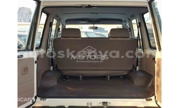 Nunua Imported Toyota Land Cruiser Nyeupe Gari ndani ya Import - Dubai nchini Kati Kenya Nunua Imported Toyota Land Cruiser Nyeupe Gari ndani ya Import - Dubai nchini Kati Kenya