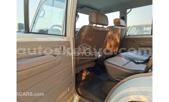 Nunua Imported Toyota Land Cruiser Nyeupe Gari ndani ya Import - Dubai nchini Kati Kenya Nunua Imported Toyota Land Cruiser Nyeupe Gari ndani ya Import - Dubai nchini Kati Kenya