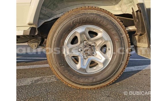 Nunua Imported Toyota Land Cruiser Nyeupe Gari ndani ya Import - Dubai nchini Kati Kenya Nunua Imported Toyota Land Cruiser Nyeupe Gari ndani ya Import - Dubai nchini Kati Kenya