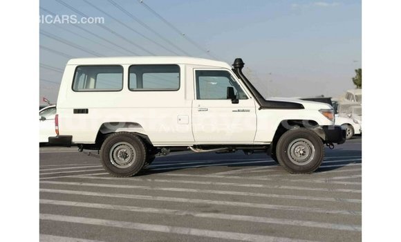 Nunua Imported Toyota Land Cruiser Nyeupe Gari ndani ya Import - Dubai nchini Kati Kenya Nunua Imported Toyota Land Cruiser Nyeupe Gari ndani ya Import - Dubai nchini Kati Kenya