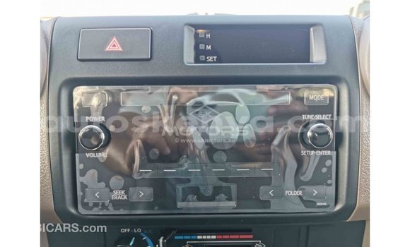 Nunua Imported Toyota Land Cruiser Nyeupe Gari ndani ya Import - Dubai nchini Kati Kenya Nunua Imported Toyota Land Cruiser Nyeupe Gari ndani ya Import - Dubai nchini Kati Kenya