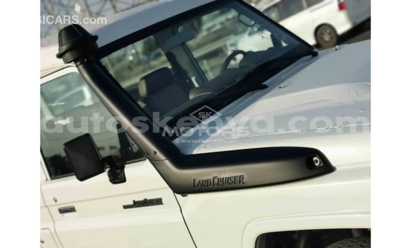 Nunua Imported Toyota Land Cruiser Nyeupe Gari ndani ya Import - Dubai nchini Kati Kenya Nunua Imported Toyota Land Cruiser Nyeupe Gari ndani ya Import - Dubai nchini Kati Kenya