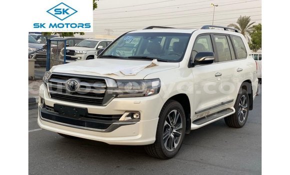 Buy Import Toyota Land Cruiser White Car in Import - Dubai in Central Kenya Buy Import Toyota Land Cruiser White Car in Import - Dubai in Central Kenya