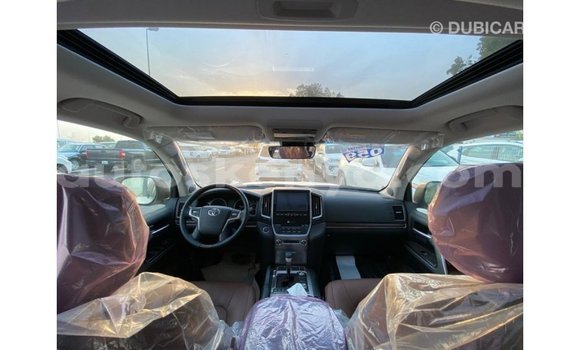 Buy Import Toyota Land Cruiser White Car in Import - Dubai in Central Kenya Buy Import Toyota Land Cruiser White Car in Import - Dubai in Central Kenya