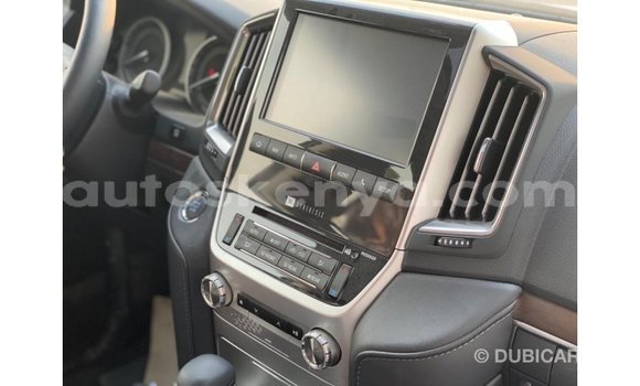 Buy Import Toyota Land Cruiser White Car in Import - Dubai in Central Kenya Buy Import Toyota Land Cruiser White Car in Import - Dubai in Central Kenya