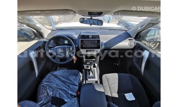 Nunua Imported Toyota Prado Nyeusi Gari ndani ya Import - Dubai nchini Kati Kenya Nunua Imported Toyota Prado Nyeusi Gari ndani ya Import - Dubai nchini Kati Kenya
