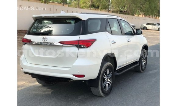 Imported Toyota Fortuner White Makiinaa iti Import - Dubai keessatti Central Kenya keessatti Imported Toyota Fortuner White Makiinaa iti Import - Dubai keessatti Central Kenya keessatti