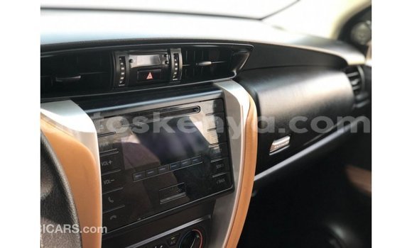 Imported Toyota Fortuner White Makiinaa iti Import - Dubai keessatti Central Kenya keessatti Imported Toyota Fortuner White Makiinaa iti Import - Dubai keessatti Central Kenya keessatti