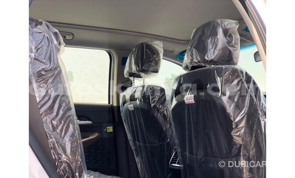 Imported Hyundai Santa Fe White Makiinaa iti Import - Dubai keessatti Central Kenya keessatti Imported Hyundai Santa Fe White Makiinaa iti Import - Dubai keessatti Central Kenya keessatti