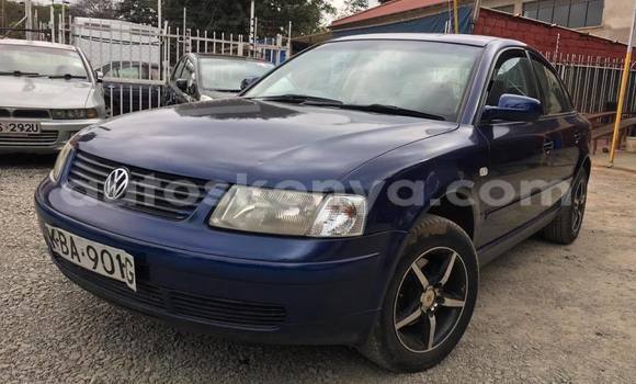 Oofamaa Volkswagen Passat Blue Makiinaa iti Nairobi keessatti Nairobi keessatti