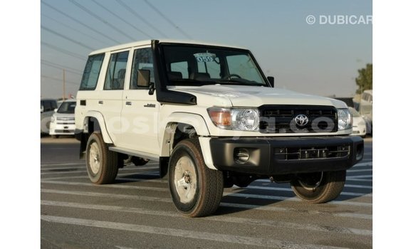 Buy Import Toyota Land Cruiser White Car in Import - Dubai in Central Kenya Buy Import Toyota Land Cruiser White Car in Import - Dubai in Central Kenya