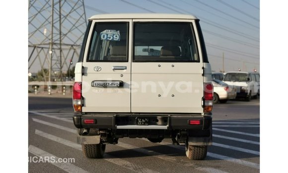 Buy Import Toyota Land Cruiser White Car in Import - Dubai in Central Kenya Buy Import Toyota Land Cruiser White Car in Import - Dubai in Central Kenya