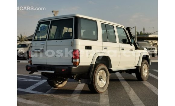 Buy Import Toyota Land Cruiser White Car in Import - Dubai in Central Kenya Buy Import Toyota Land Cruiser White Car in Import - Dubai in Central Kenya