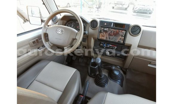 Buy Import Toyota Land Cruiser White Car in Import - Dubai in Central Kenya Buy Import Toyota Land Cruiser White Car in Import - Dubai in Central Kenya