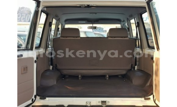 Buy Import Toyota Land Cruiser White Car in Import - Dubai in Central Kenya Buy Import Toyota Land Cruiser White Car in Import - Dubai in Central Kenya