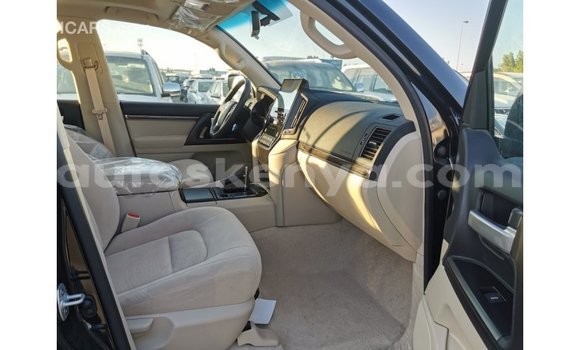 Nunua Imported Toyota Land Cruiser Nyeusi Gari ndani ya Import - Dubai nchini Kati Kenya Nunua Imported Toyota Land Cruiser Nyeusi Gari ndani ya Import - Dubai nchini Kati Kenya