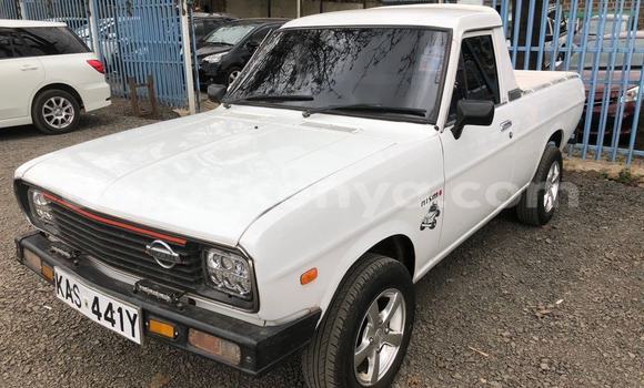 Nunua Ilio tumika Nissan Datsun Nyeupe Gari ndani ya Chuka nchini Mashariki ya Kenya