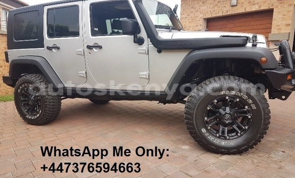 Oofamaa Jeep Wrangler Silver Makiinaa iti Nairobi keessatti Nairobi keessatti