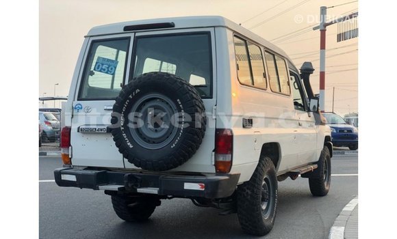 Nunua Imported Toyota Land Cruiser Nyeupe Gari ndani ya Import - Dubai nchini Kati Kenya Nunua Imported Toyota Land Cruiser Nyeupe Gari ndani ya Import - Dubai nchini Kati Kenya