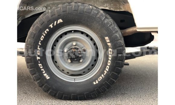 Nunua Imported Toyota Land Cruiser Nyeupe Gari ndani ya Import - Dubai nchini Kati Kenya Nunua Imported Toyota Land Cruiser Nyeupe Gari ndani ya Import - Dubai nchini Kati Kenya