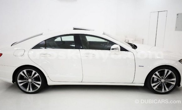 Imported Mercedes‒Benz 1117 White Netiree iti Import - Dubai keessatti Central Kenya keessatti Imported Mercedes‒Benz 1117 White Netiree iti Import - Dubai keessatti Central Kenya keessatti