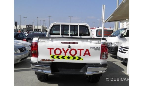 Nunua Imported Toyota Hilux Nyeupe Gari ndani ya Import - Dubai nchini Kati Kenya Nunua Imported Toyota Hilux Nyeupe Gari ndani ya Import - Dubai nchini Kati Kenya