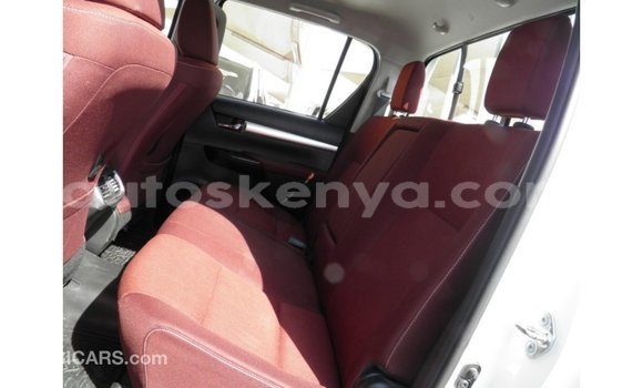 Nunua Imported Toyota Hilux Nyeupe Gari ndani ya Import - Dubai nchini Kati Kenya Nunua Imported Toyota Hilux Nyeupe Gari ndani ya Import - Dubai nchini Kati Kenya
