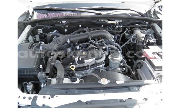 Nunua Imported Toyota Hilux Nyeupe Gari ndani ya Import - Dubai nchini Kati Kenya Nunua Imported Toyota Hilux Nyeupe Gari ndani ya Import - Dubai nchini Kati Kenya