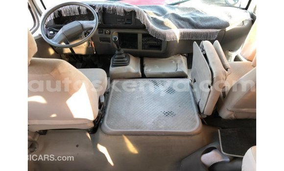 Nunua Imported Toyota Coaster Nyeupe Gari ndani ya Import - Dubai nchini Kati Kenya Nunua Imported Toyota Coaster Nyeupe Gari ndani ya Import - Dubai nchini Kati Kenya