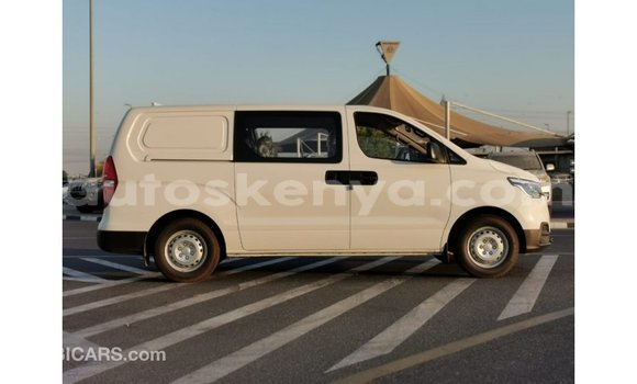 Buy Import Hyundai Chorus White Truck in Import - Dubai in Central Kenya Buy Import Hyundai Chorus White Truck in Import - Dubai in Central Kenya