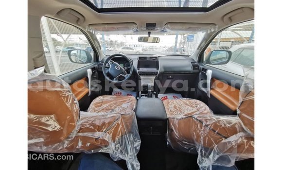 Nunua Imported Toyota Prado Nyeusi Gari ndani ya Import - Dubai nchini Kati Kenya Nunua Imported Toyota Prado Nyeusi Gari ndani ya Import - Dubai nchini Kati Kenya