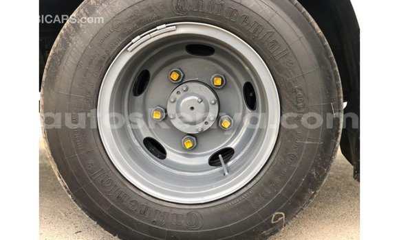 Imported Toyota Coaster White Makiinaa iti Import - Dubai keessatti Central Kenya keessatti Imported Toyota Coaster White Makiinaa iti Import - Dubai keessatti Central Kenya keessatti