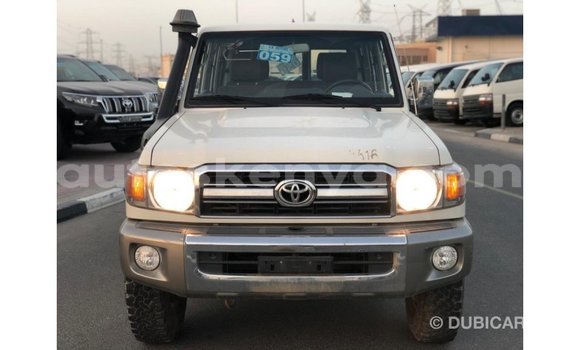 Nunua Imported Toyota Land Cruiser Nyeupe Gari ndani ya Import - Dubai nchini Kati Kenya Nunua Imported Toyota Land Cruiser Nyeupe Gari ndani ya Import - Dubai nchini Kati Kenya