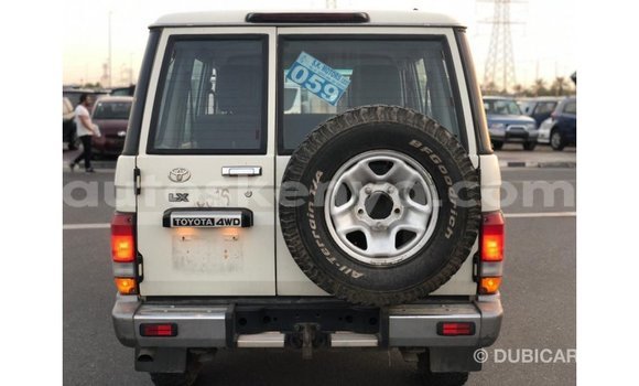 Nunua Imported Toyota Land Cruiser Nyeupe Gari ndani ya Import - Dubai nchini Kati Kenya Nunua Imported Toyota Land Cruiser Nyeupe Gari ndani ya Import - Dubai nchini Kati Kenya