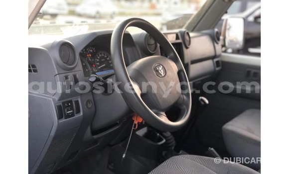Nunua Imported Toyota Land Cruiser Nyeupe Gari ndani ya Import - Dubai nchini Kati Kenya Nunua Imported Toyota Land Cruiser Nyeupe Gari ndani ya Import - Dubai nchini Kati Kenya