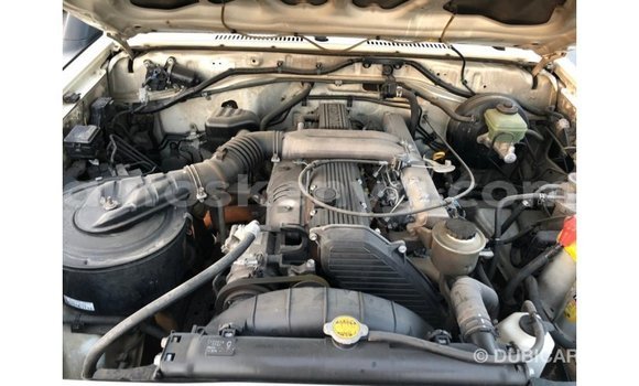 Nunua Imported Toyota Land Cruiser Nyeupe Gari ndani ya Import - Dubai nchini Kati Kenya Nunua Imported Toyota Land Cruiser Nyeupe Gari ndani ya Import - Dubai nchini Kati Kenya