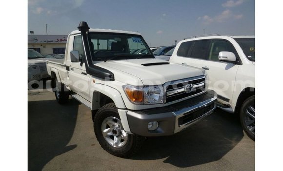 Nunua Imported Toyota Land Cruiser Nyeupe Gari ndani ya Import - Dubai nchini Kati Kenya Nunua Imported Toyota Land Cruiser Nyeupe Gari ndani ya Import - Dubai nchini Kati Kenya