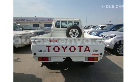Nunua Imported Toyota Land Cruiser Nyeupe Gari ndani ya Import - Dubai nchini Kati Kenya Nunua Imported Toyota Land Cruiser Nyeupe Gari ndani ya Import - Dubai nchini Kati Kenya