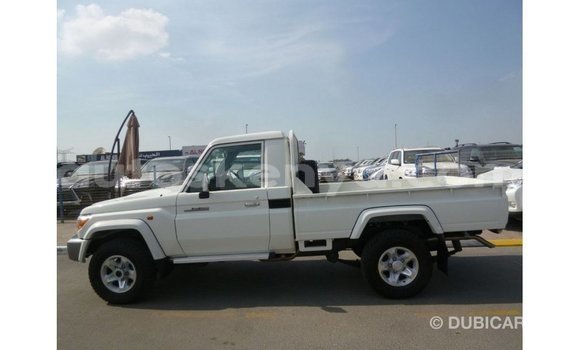 Nunua Imported Toyota Land Cruiser Nyeupe Gari ndani ya Import - Dubai nchini Kati Kenya Nunua Imported Toyota Land Cruiser Nyeupe Gari ndani ya Import - Dubai nchini Kati Kenya