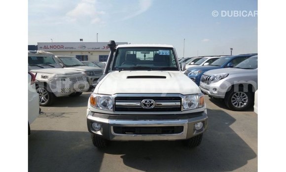 Nunua Imported Toyota Land Cruiser Nyeupe Gari ndani ya Import - Dubai nchini Kati Kenya Nunua Imported Toyota Land Cruiser Nyeupe Gari ndani ya Import - Dubai nchini Kati Kenya