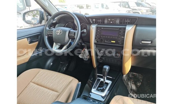 Nunua Imported Toyota Fortuner Nyeusi Gari ndani ya Import - Dubai nchini Kati Kenya Nunua Imported Toyota Fortuner Nyeusi Gari ndani ya Import - Dubai nchini Kati Kenya