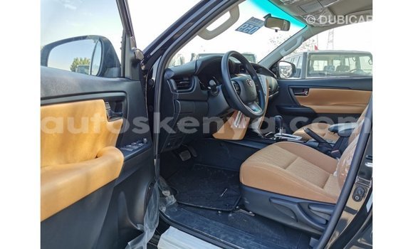 Nunua Imported Toyota Fortuner Nyeusi Gari ndani ya Import - Dubai nchini Kati Kenya Nunua Imported Toyota Fortuner Nyeusi Gari ndani ya Import - Dubai nchini Kati Kenya
